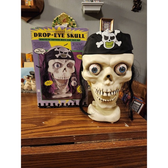 Vintage Fun‎ World Electronic Drop Eye Skeleton Pirate Decor Halloween. Works.